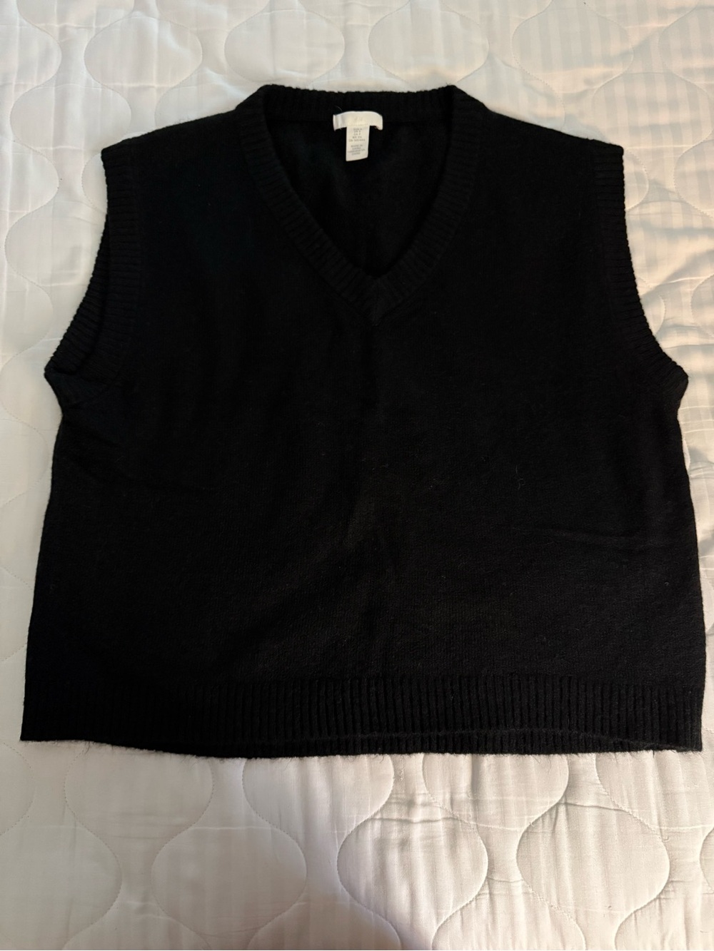 H&M Black V-Neck Sleeveless Sweater Vest